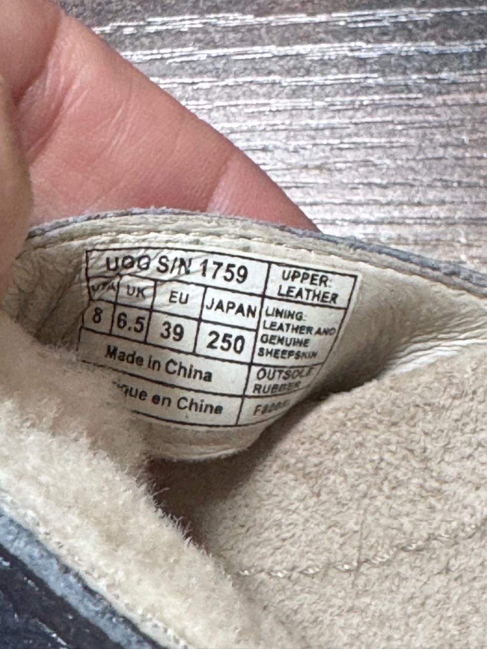 UGG Australia Metallic Gunmetal Leather & Sheepskin Thong Sandals Size 8 - Picture 8 of 11